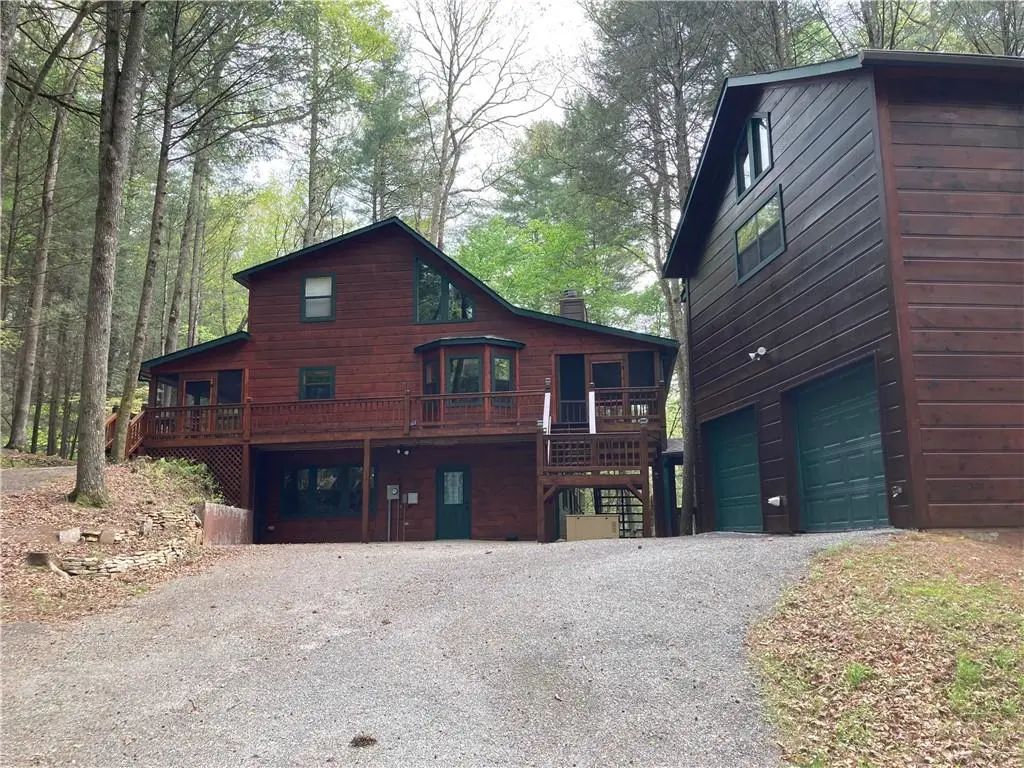 105 River Road, Cherry Log