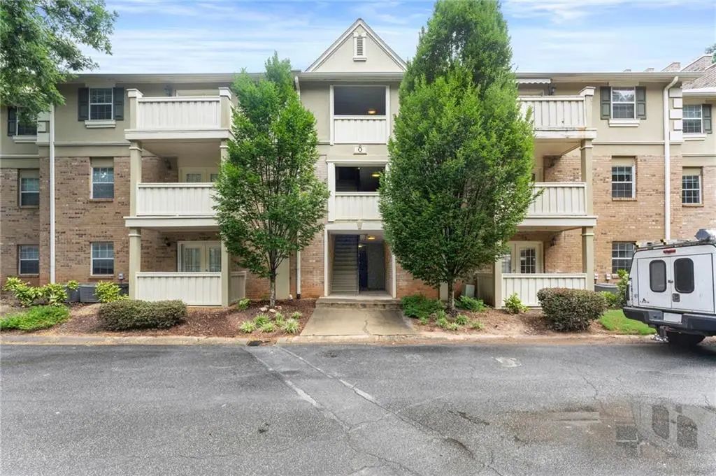 Unit Q17 - 6900 Roswell Road, Atlanta