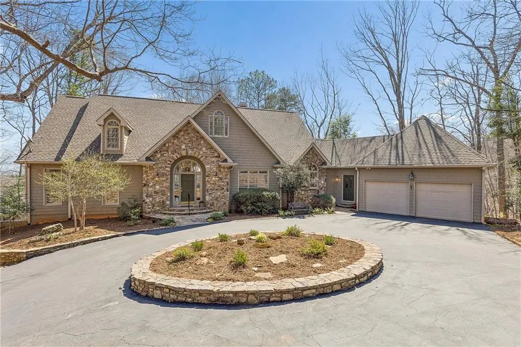 19 Summit Drive E, Big Canoe