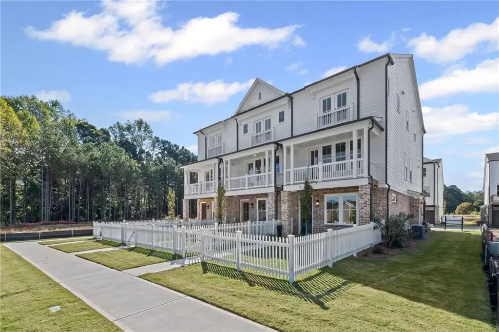 Unit H3 - 217 Village Overlook, Canton