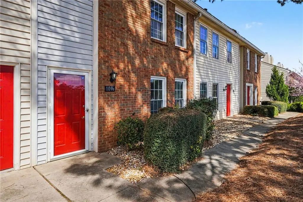 1016 Old Holcomb Bridge Road, Roswell