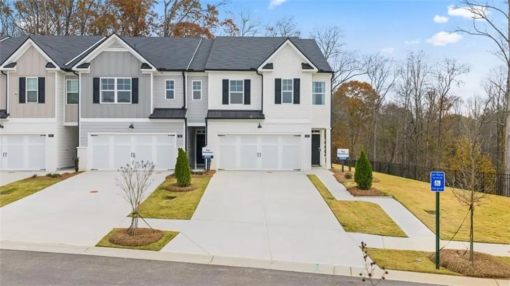 221 Sound Circle, Stockbridge