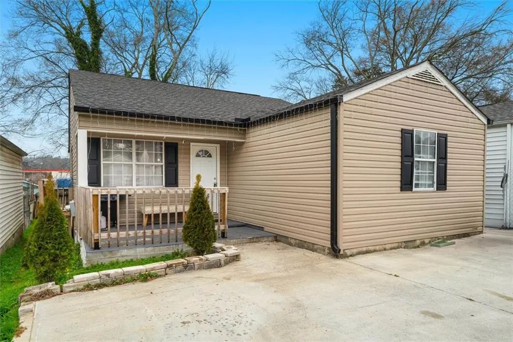 1411 Classic Chase Drive, Dalton