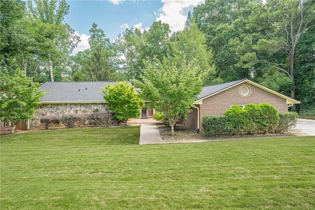 115 Farmstead Lane, Roswell