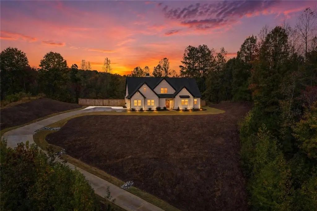 612 Walker Court, Canton