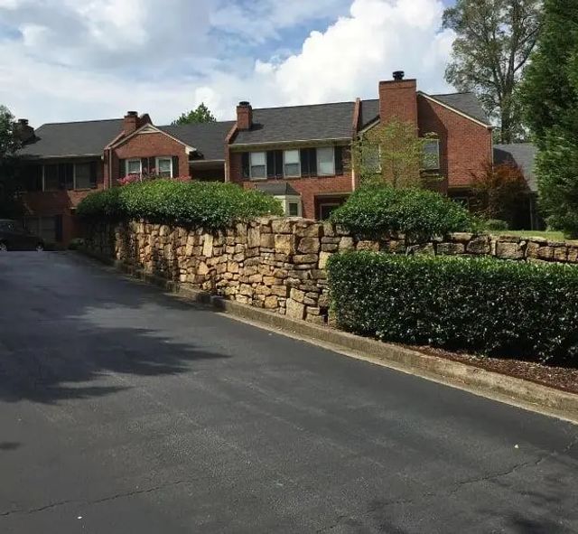 871 Lenox Oaks Circle Ne, Atlanta