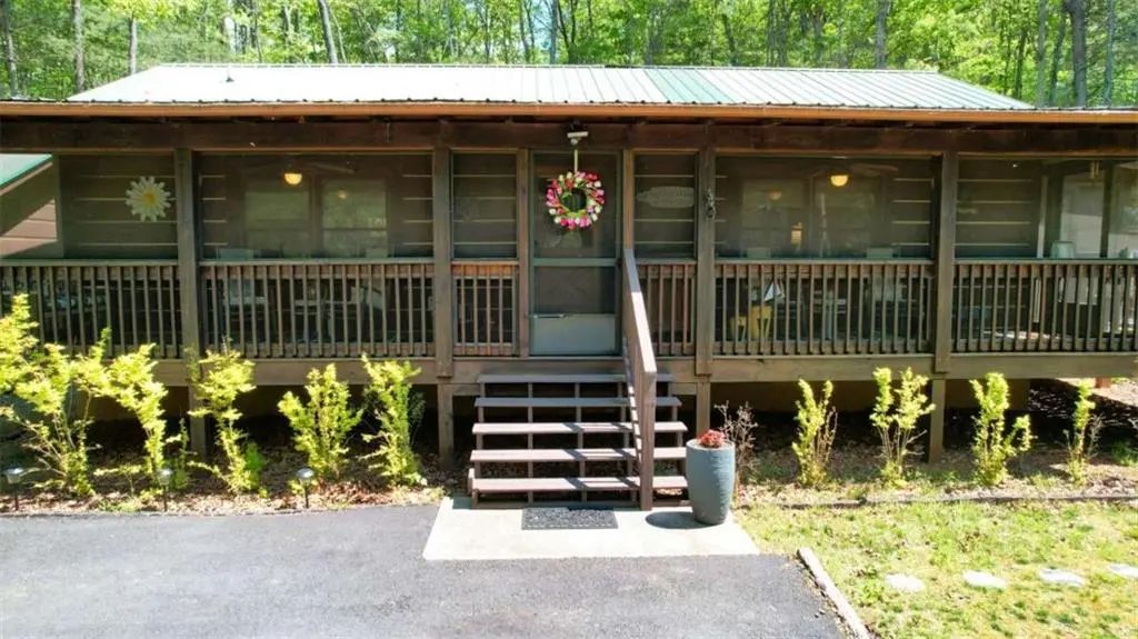 210 Shade Tree Lane, Mineral Bluff