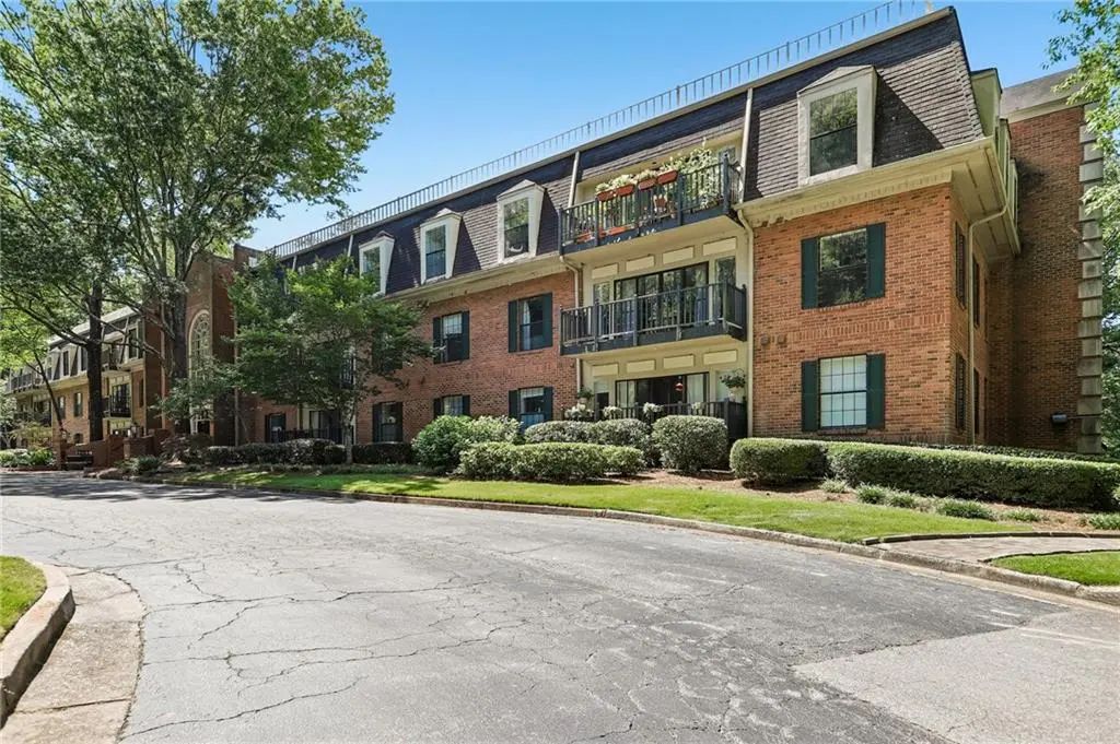 26308 Plantation Drive Ne, Atlanta