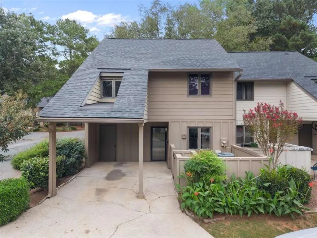915 Cedar Creek S, Marietta