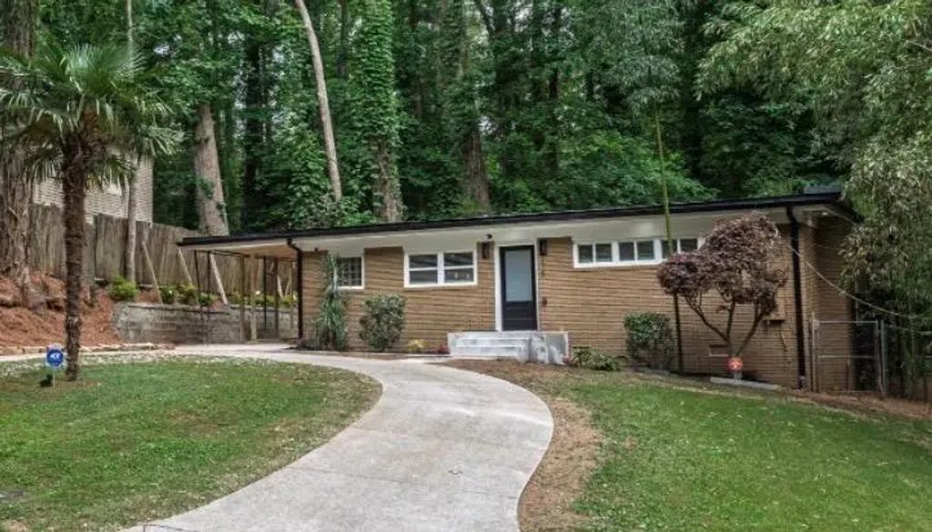 2781 Rollingwood Lane, Atlanta