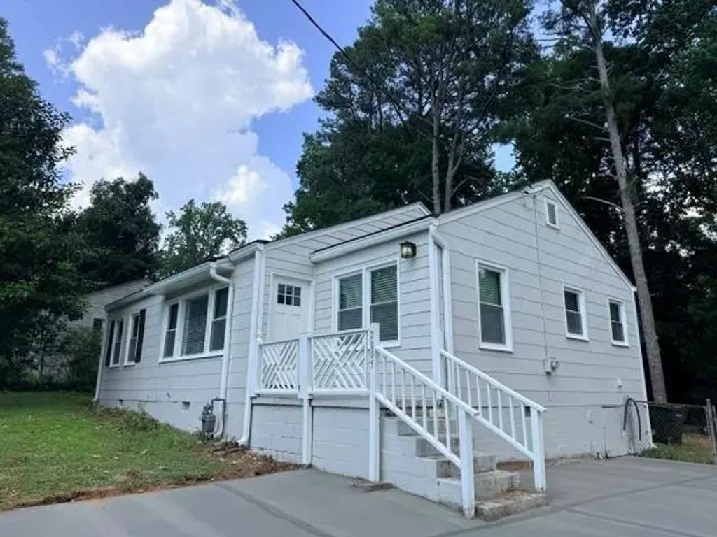 2005 Benson Avenue Se, Smyrna