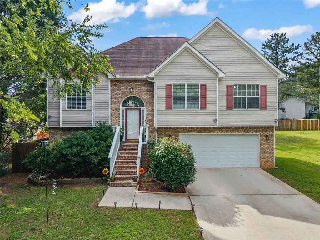 242 Birch Circle, Riverdale