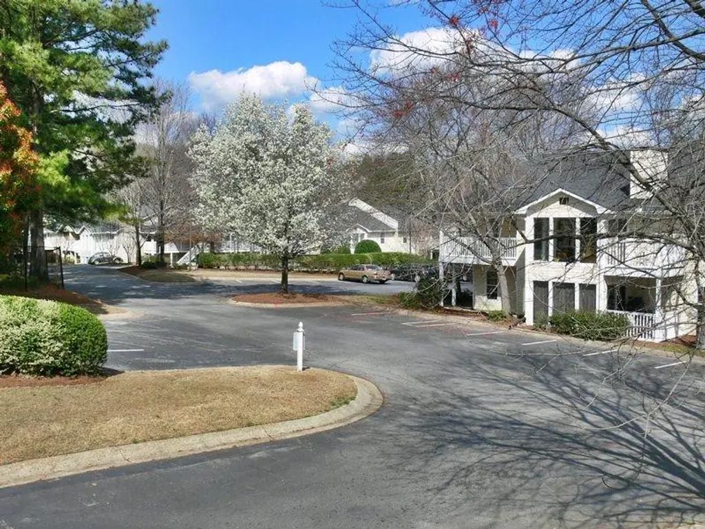 1701 Augusta Drive Se, Marietta