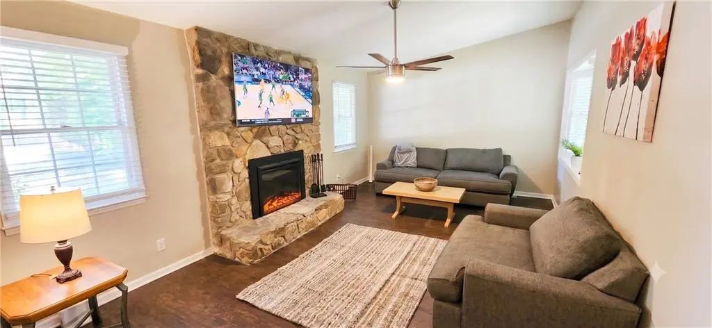 3295 Redona Drive, South Fulton