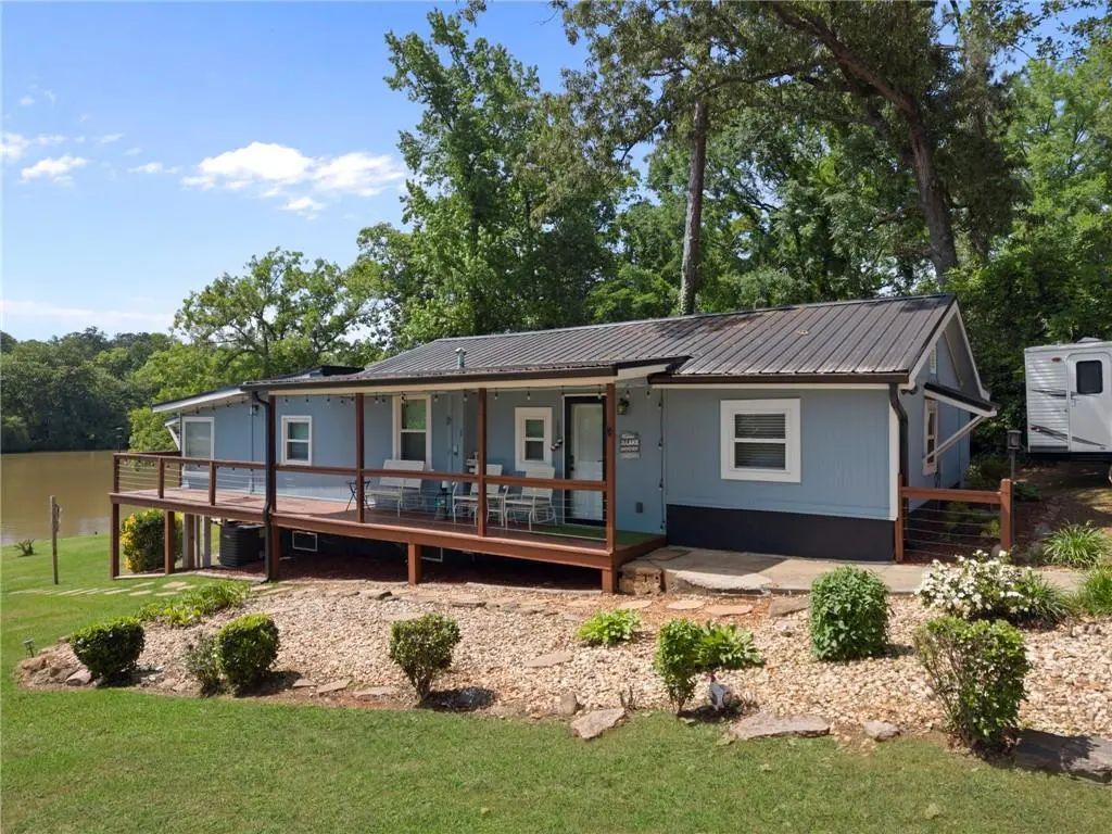 100 S River Bend, Jackson