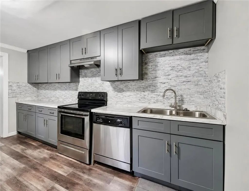 678 N Burnt Hickory Road, Douglasville