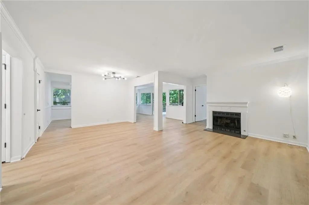 22 Dunwoody Springs Drive, Atlanta