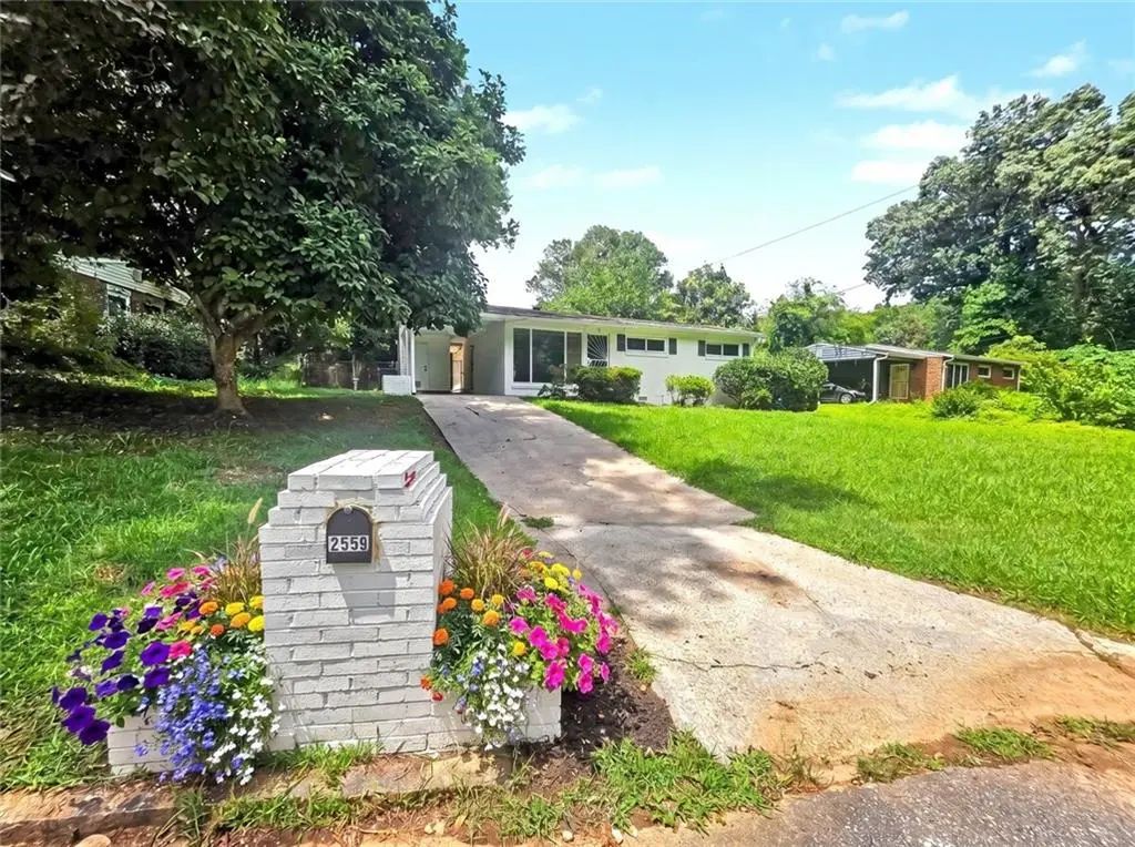 2559 Dale Creek Drive Nw, Atlanta