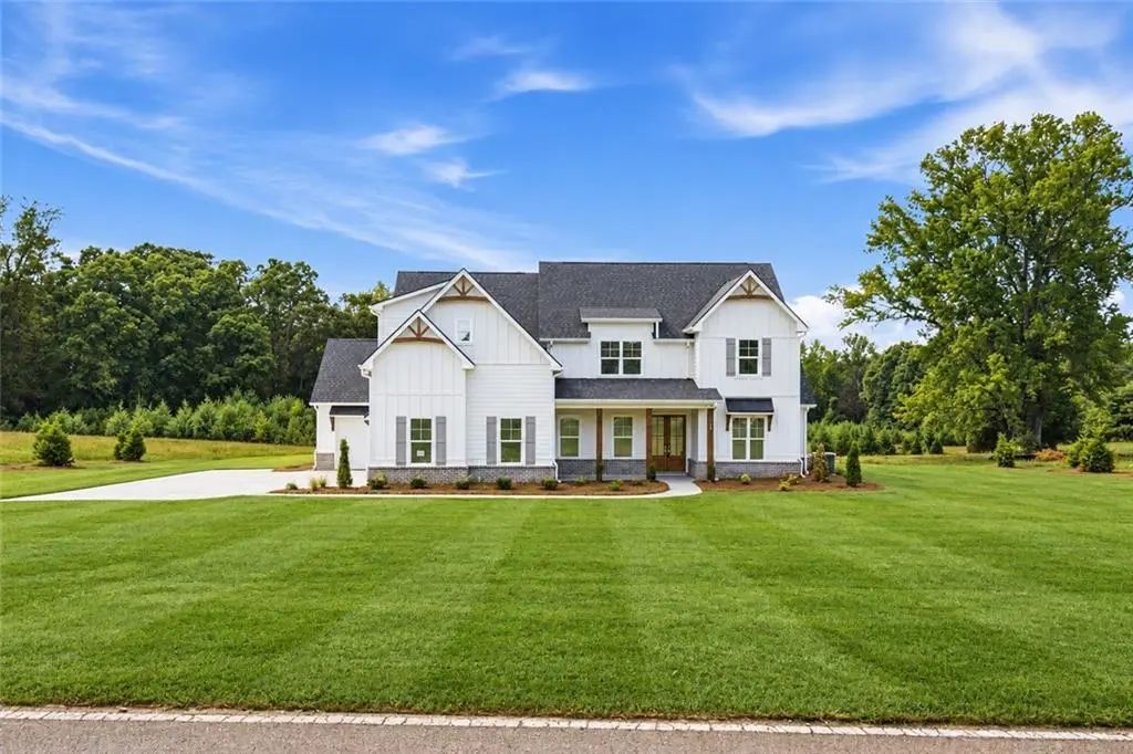137 Twin Oaks Drive, Hampton
