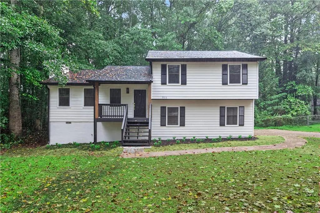 711 Mary Erna Drive, Fairburn