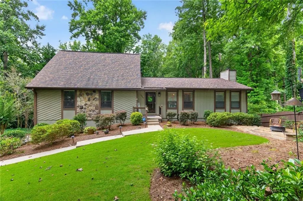 9640 Pine Thicket Way, Roswell
