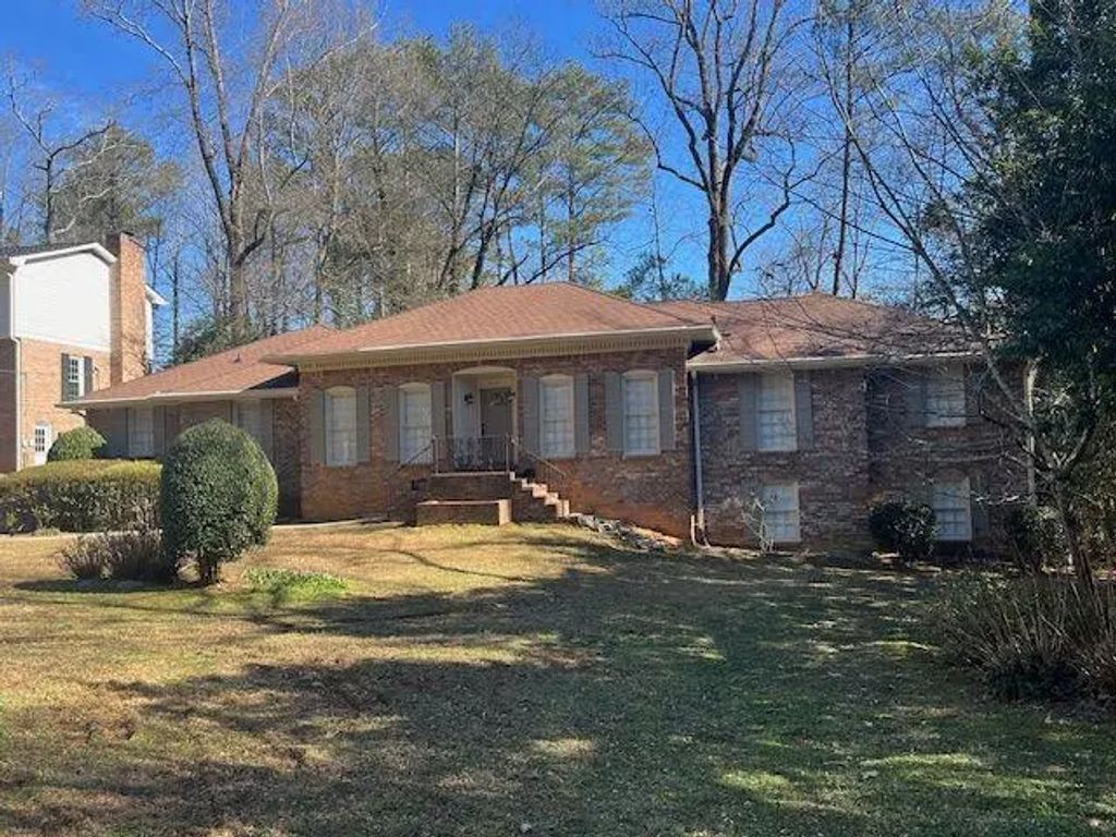 4517 E Kings Point Circle, Dunwoody