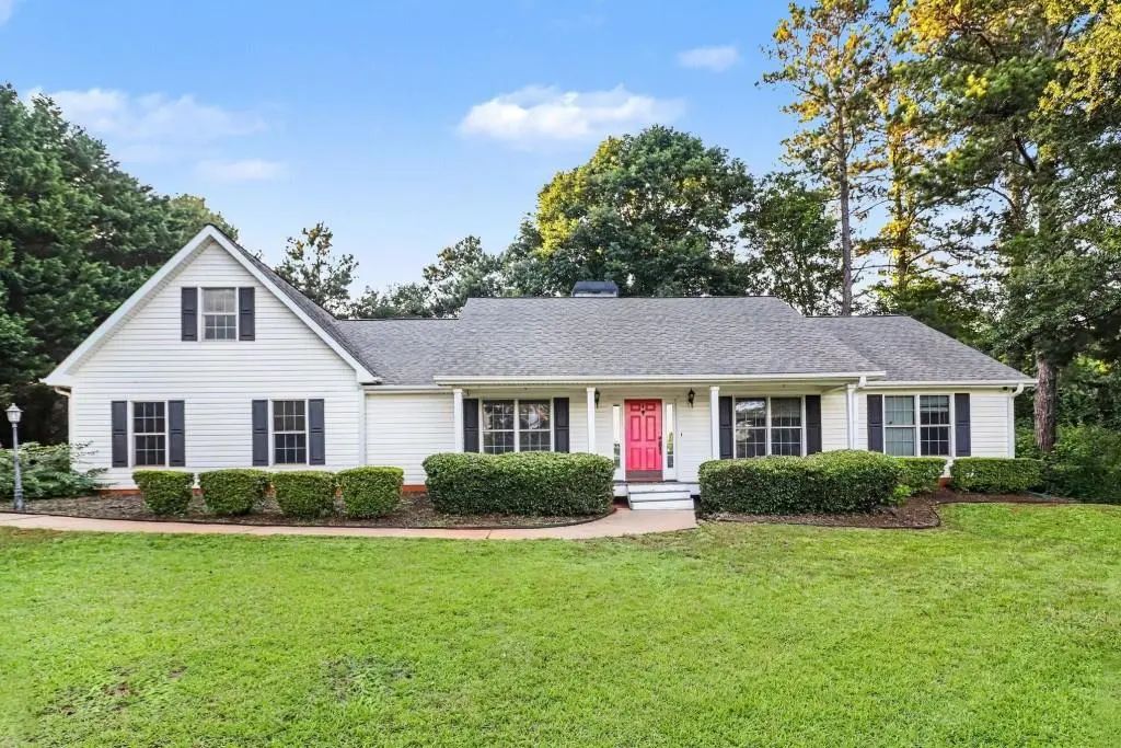 84 Hidden Lakes Court, Newnan