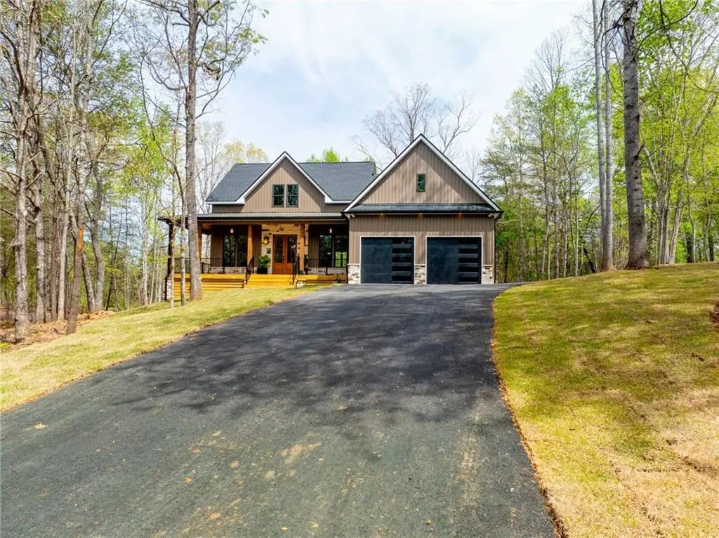 1050 Rainbow Circle, Cleveland