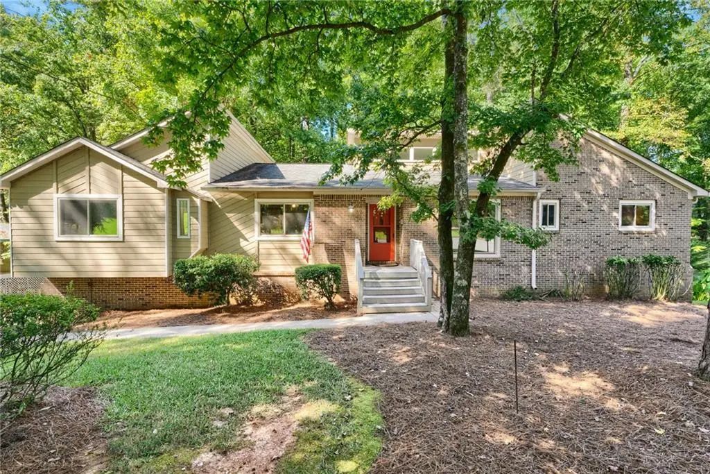4004 Woodridge Court, Duluth