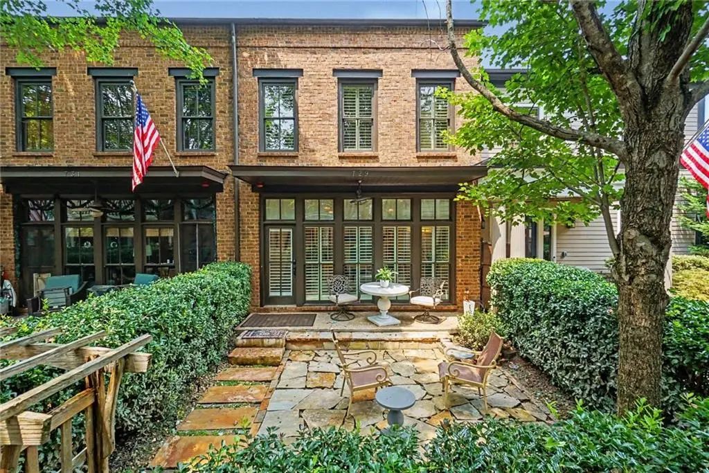 729 Hammond Drive, Woodstock