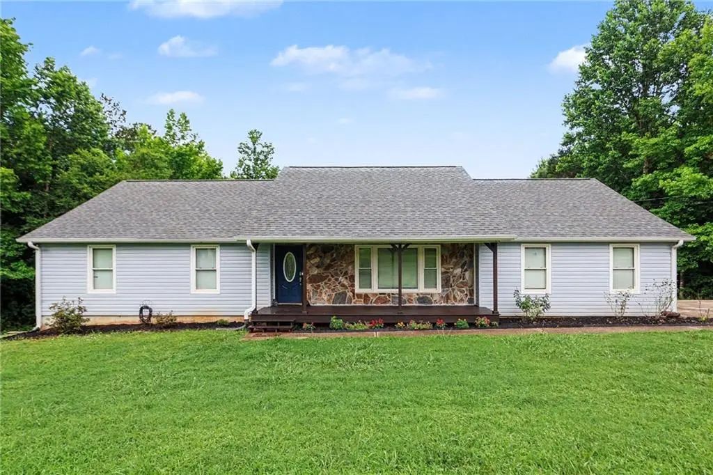 7388 Post Road, Winston
