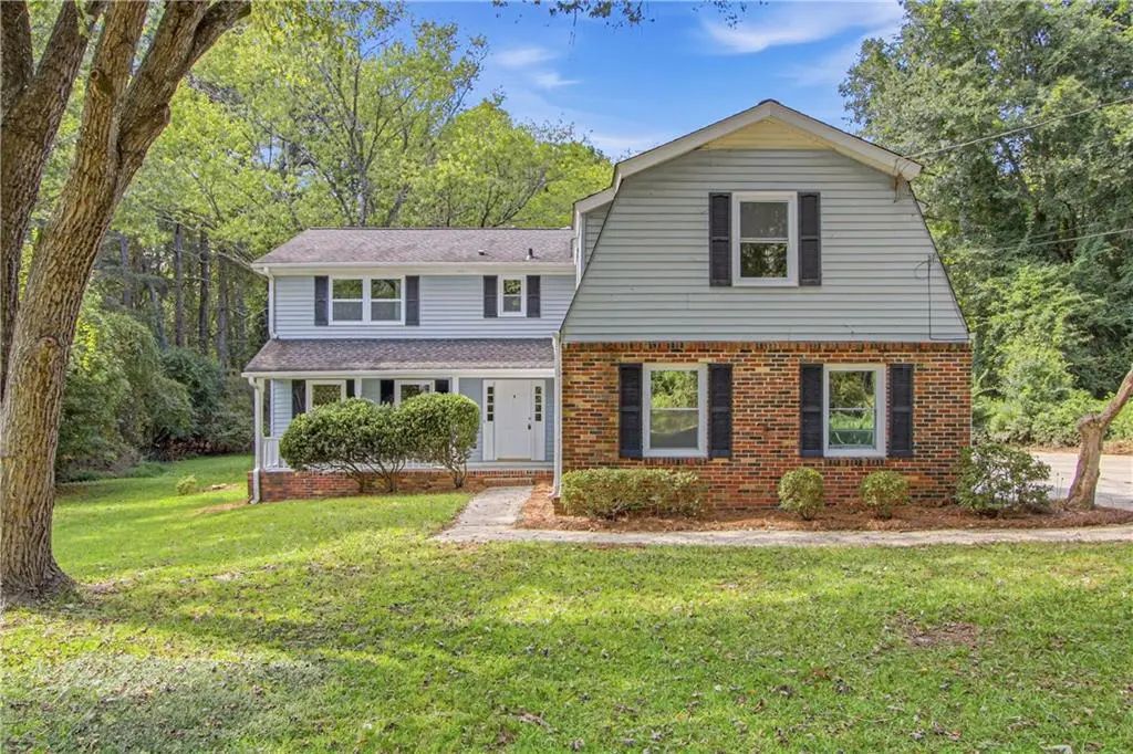 2215 Angela Drive Sw, Lilburn