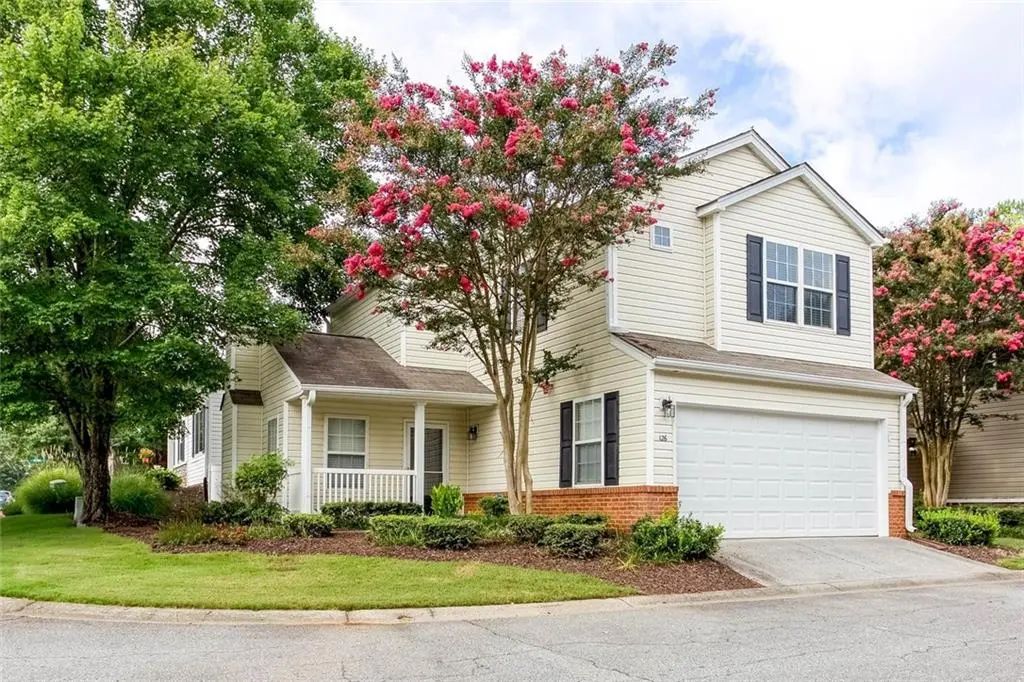 126 W Oaks Place, Woodstock