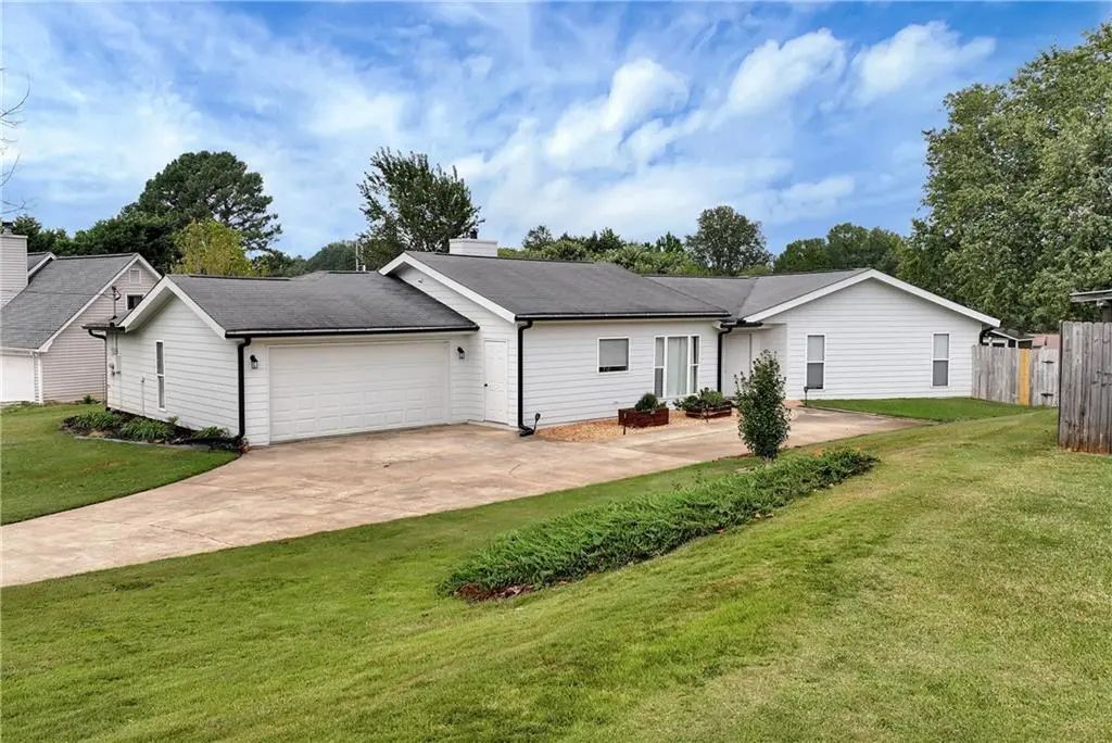 5640 Raintree Trce, Oakwood
