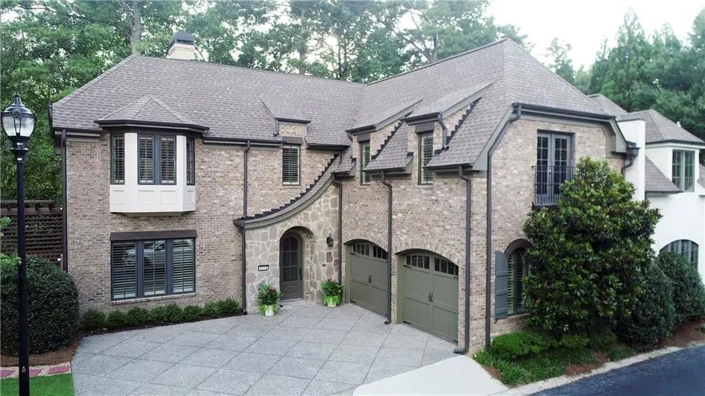 4584 Woodlawn Gates Lane, Marietta