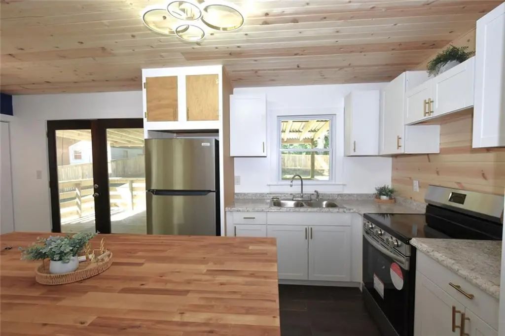 2030 Sanders Drive, Austell