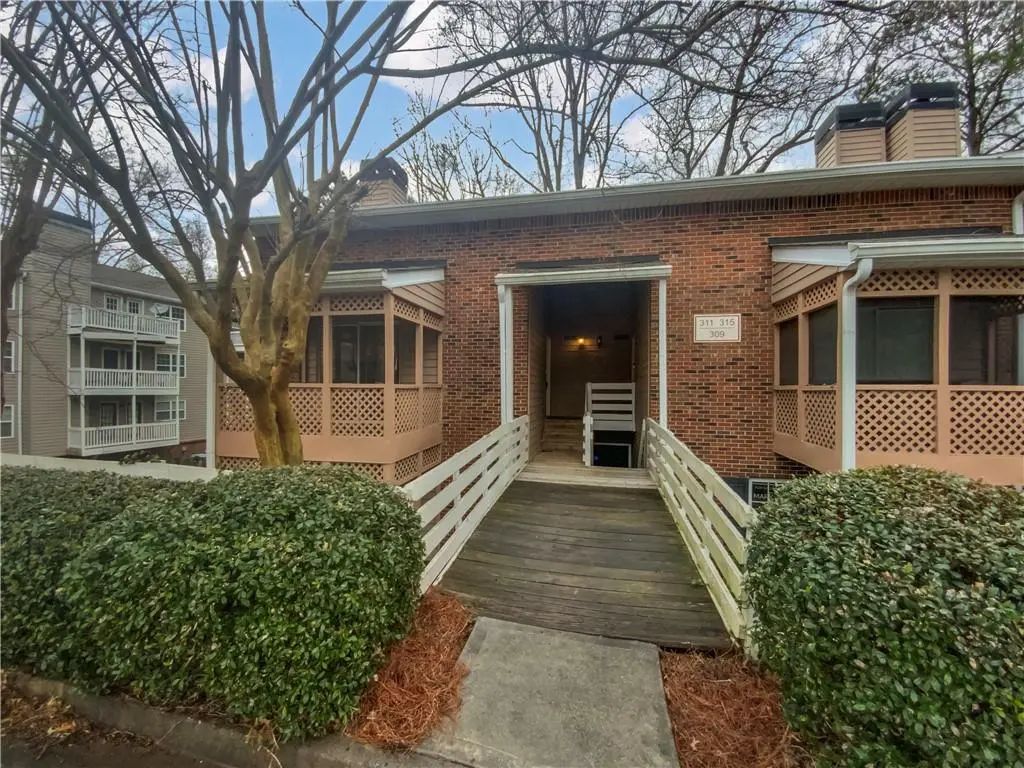 311 Quail Run, Roswell