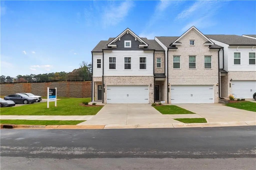 851 Eagle Avenue, Riverdale