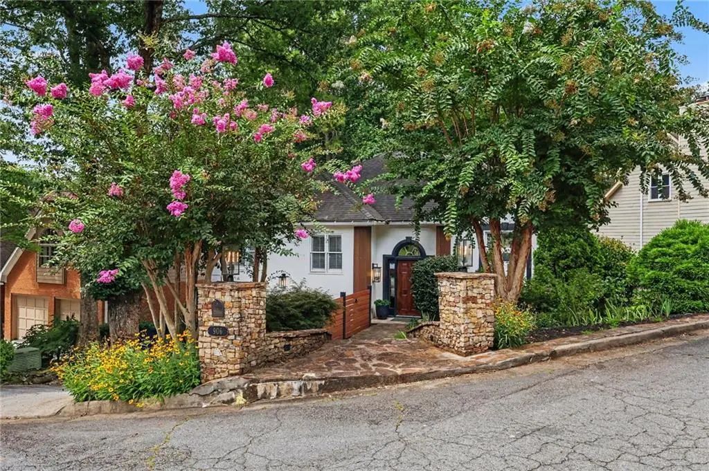906 Heritage Place, Decatur