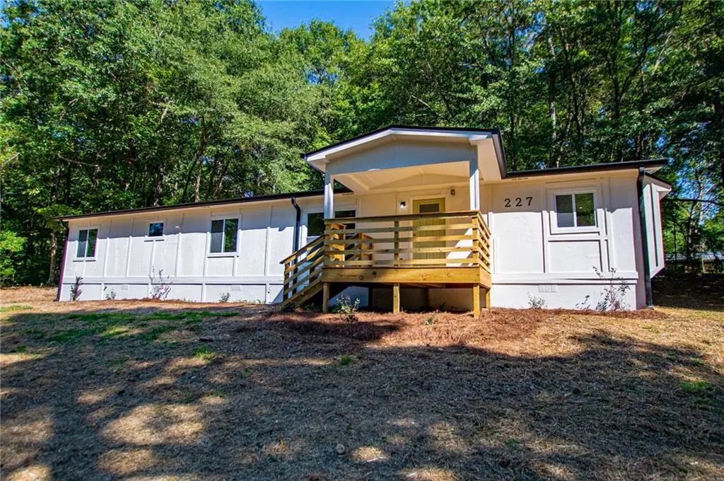 227 Garden Lake Drive, Carrollton
