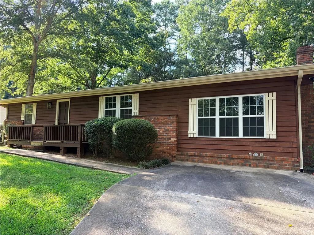 861 Eva Kennedy Road, Suwanee