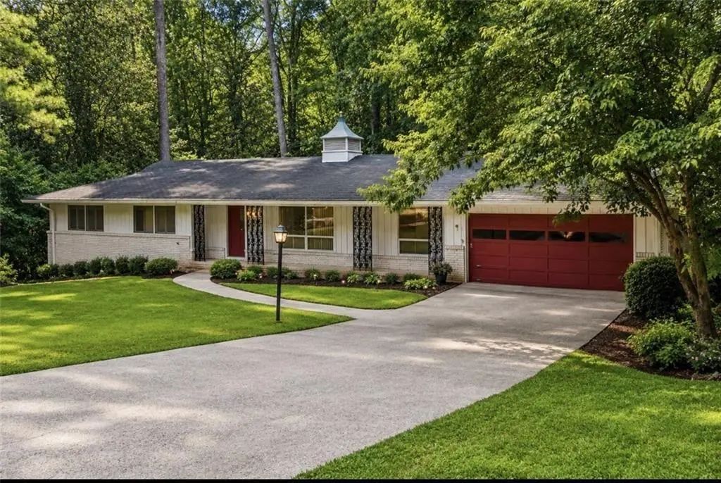 165 W Spalding Drive, Atlanta