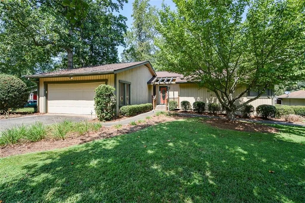 6906 Springwood Drive, Douglasville