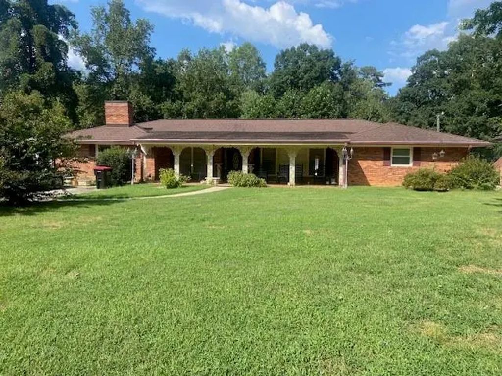 140 Bobs Drive, Mableton