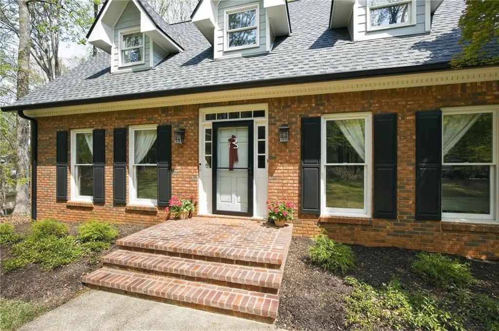 502 Riverview Court, Woodstock