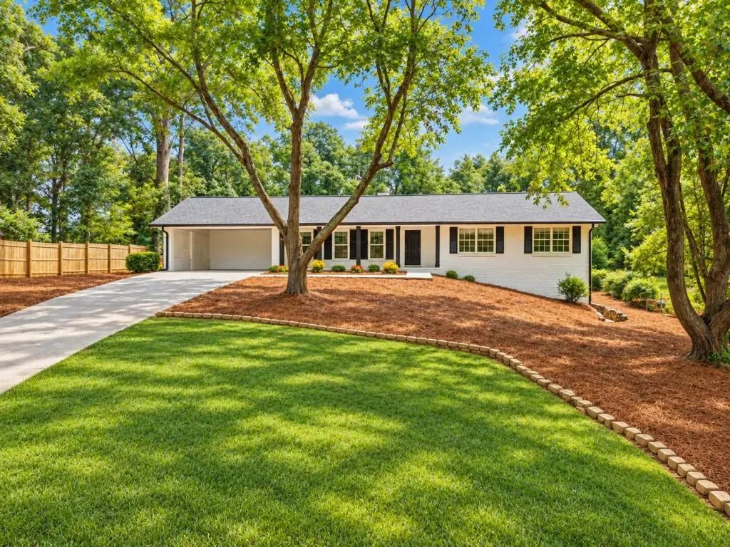 1415 Driftwood Court, Roswell