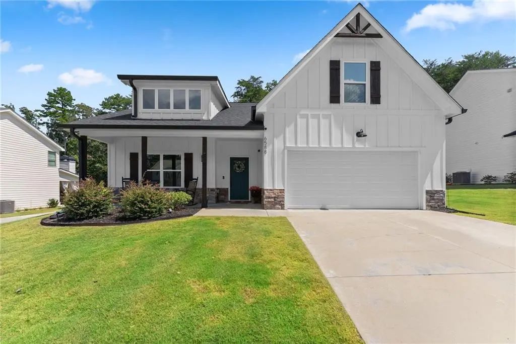 6588 River Station Drive, Lula