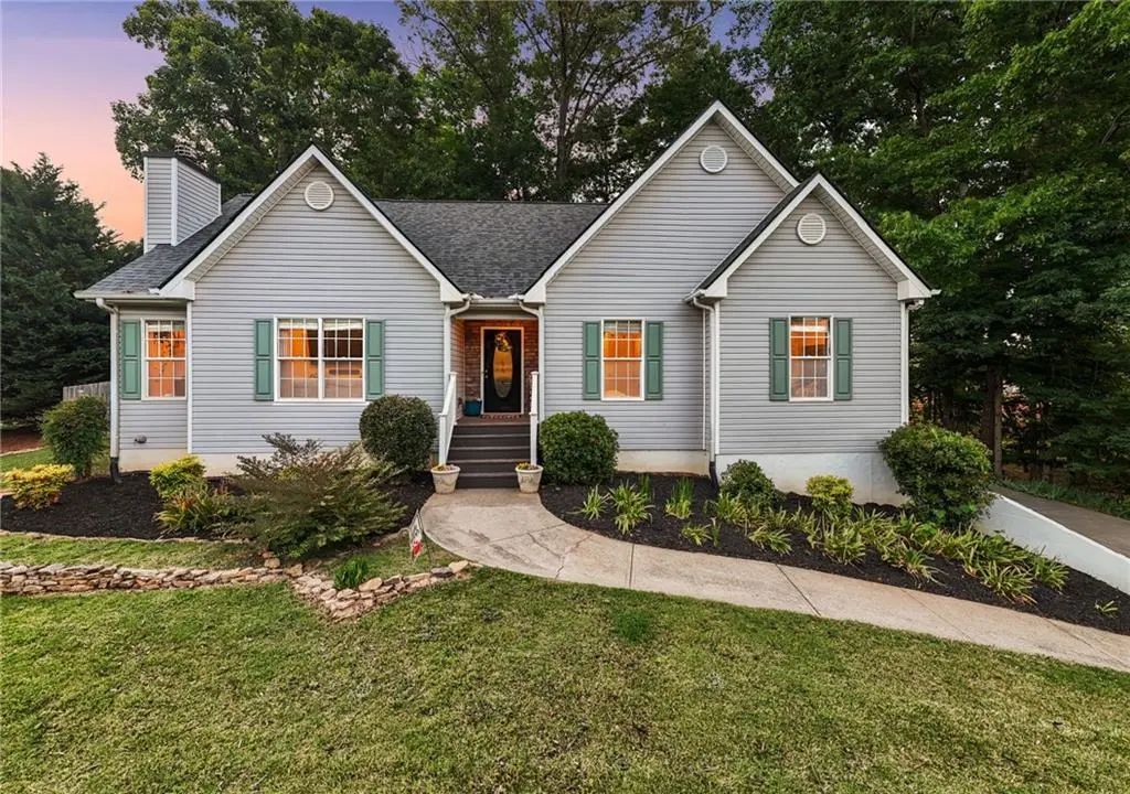 1086 Fieldstone Drive, Canton