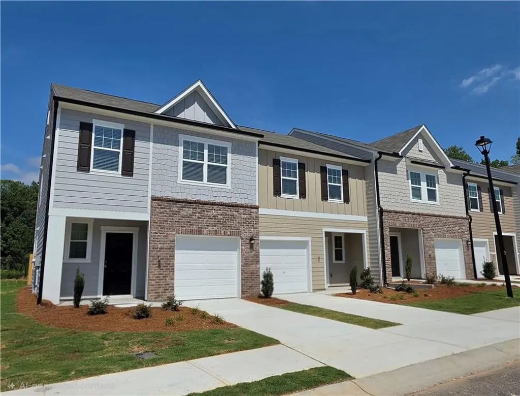 1147 Lucienne Boulevard, Auburn