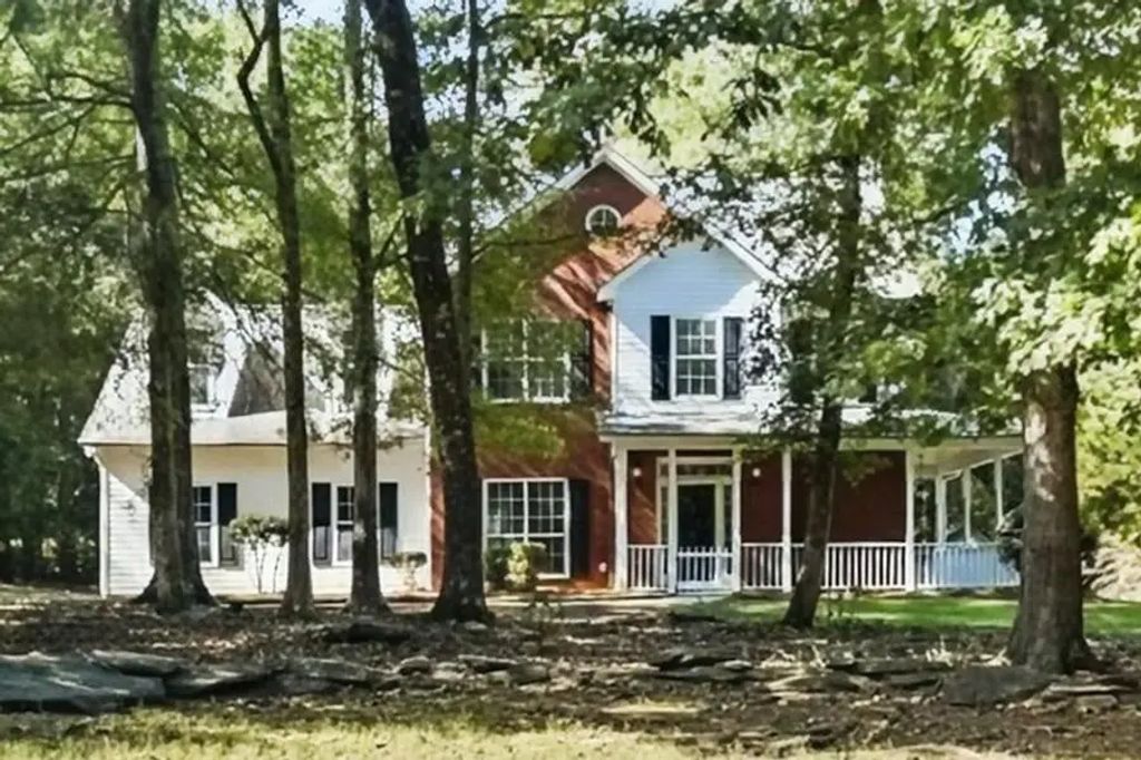 190 Jay Trail, Fayetteville